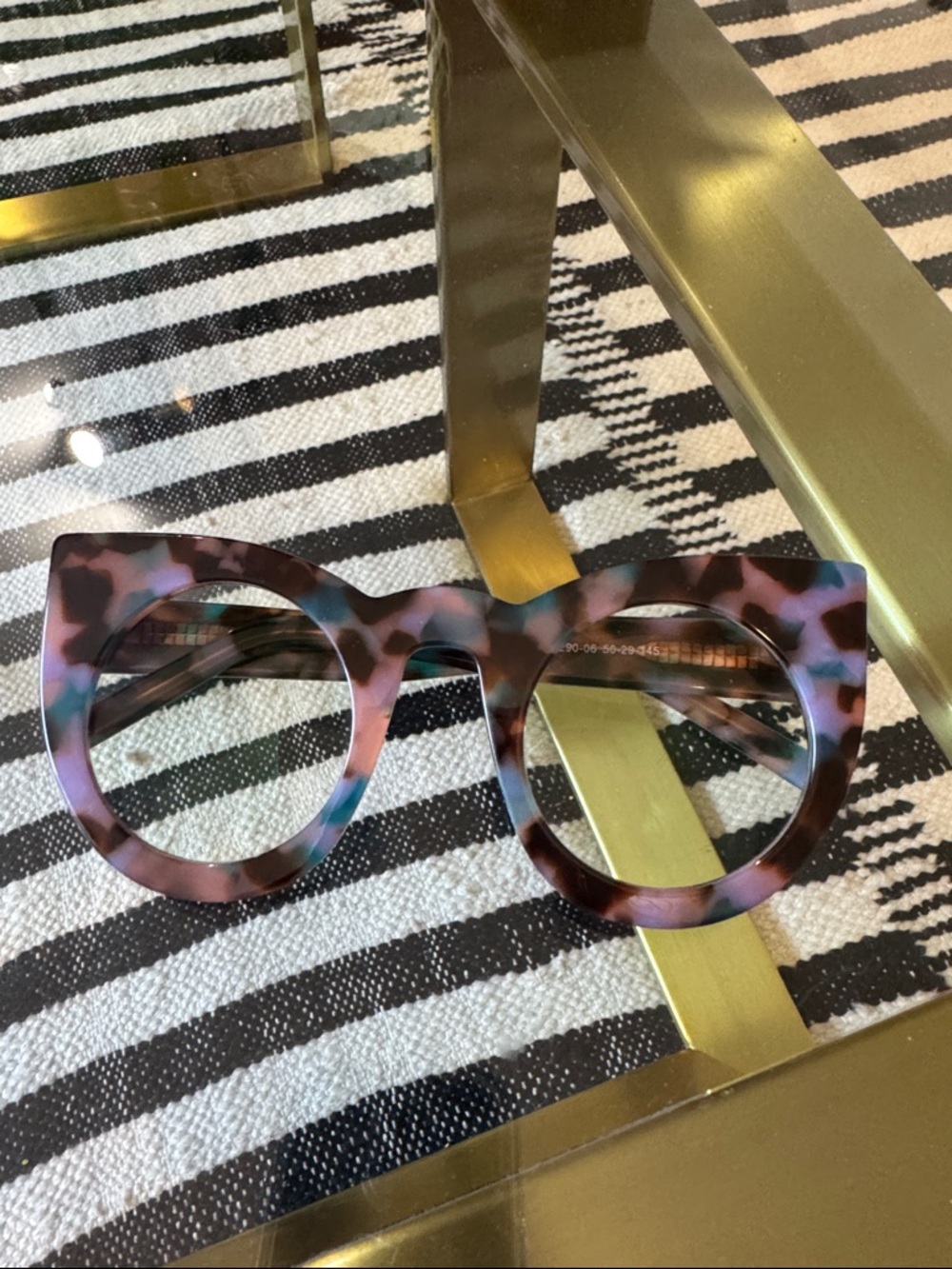 Bold Tortoiseshell Cat Eye Sunglasses - Multicolor